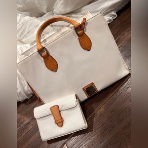 Dooney and bourke purse